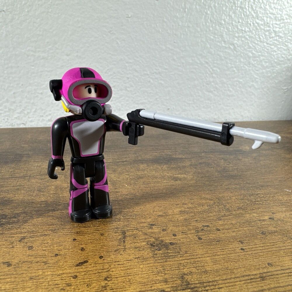ROBL0X FUZZYWOOO’S SHARK DIVER Celebrity Series 3 Figure COMPLETE (NO CODE)
